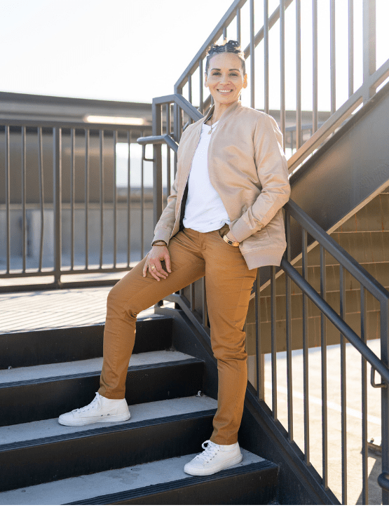 How to Dress Up an Olive Chinos Outfit