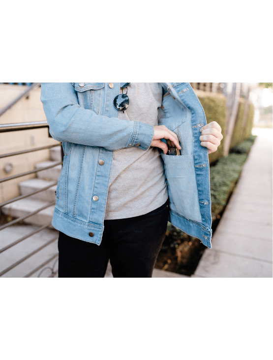 Light blue sales jacket with jeans